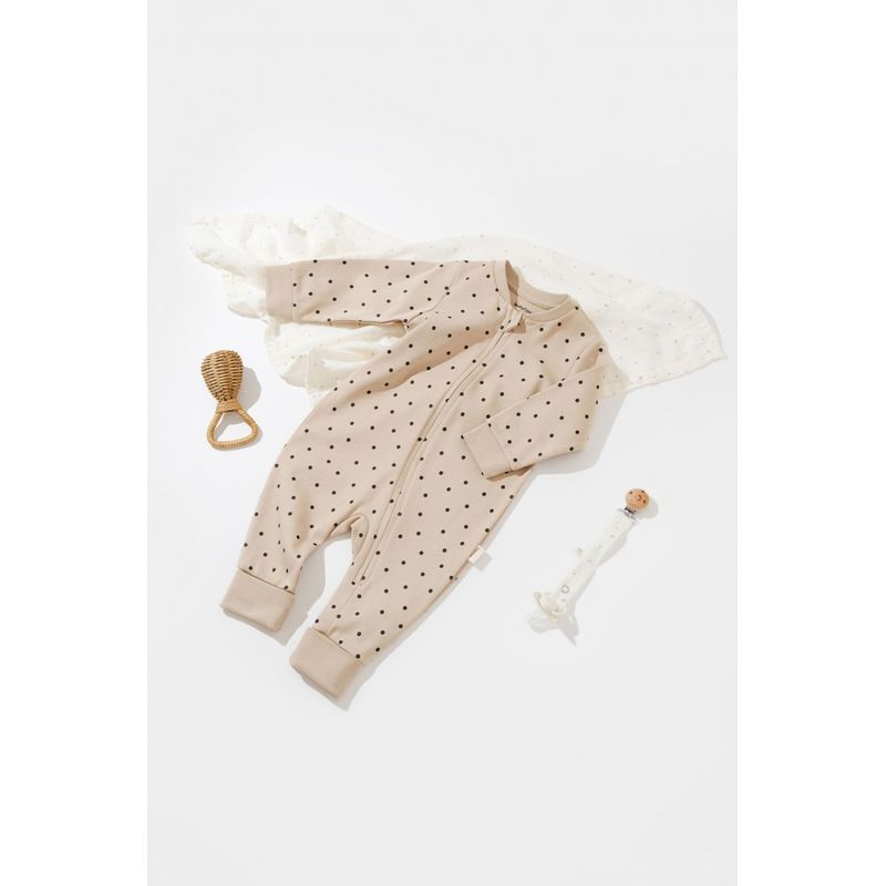 Fashion, accesorii si bijuterii - Copii - Imbracaminte copii - Salopete copii - Salopeta cu fermoar si buline Girafa, BabyCosy, 100% bumbac organic, Mink (Marime: 12-18 Luni) - Infinity.ro