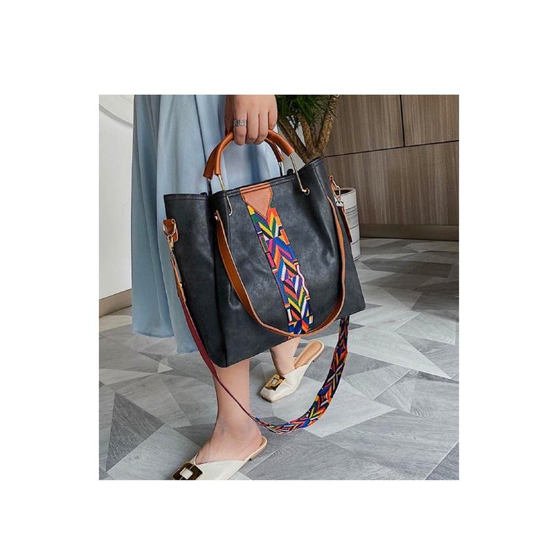 Fashion, accesorii si bijuterii - Femei - Accesorii femei - Genti si rucsacuri femei - Poseta dama, piele ecologica premium, negru mat, cu motive geometrice, 30x14x30cm - Infinity.ro