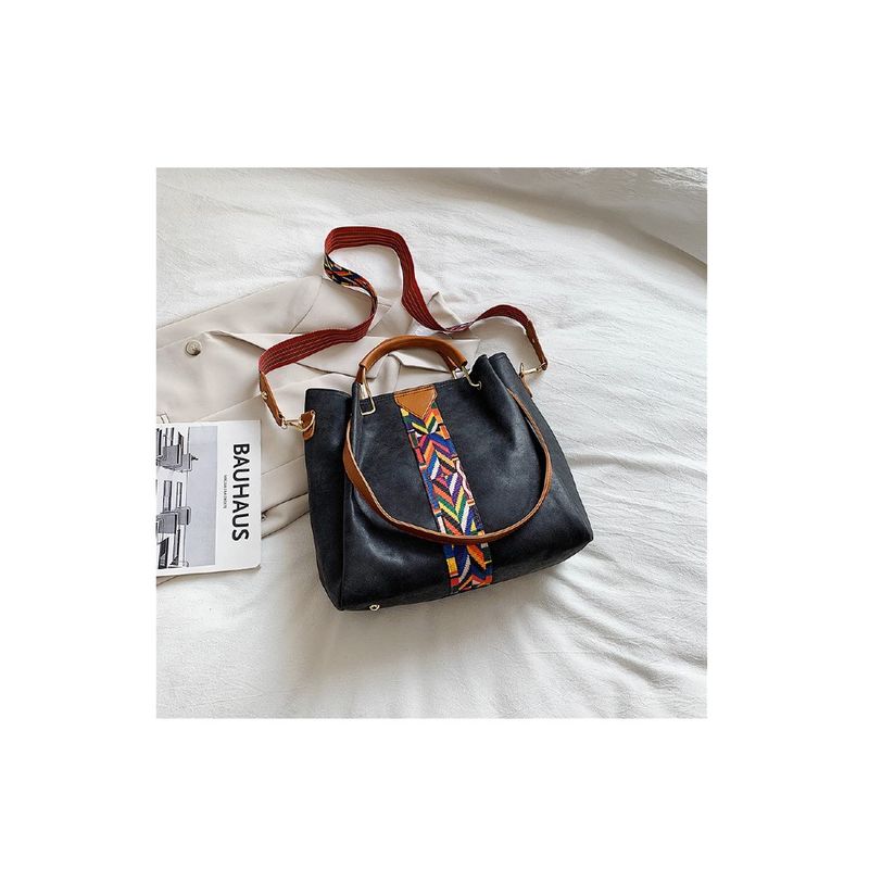 Fashion, accesorii si bijuterii - Femei - Accesorii femei - Genti si rucsacuri femei - Poseta dama, piele ecologica premium, negru mat, cu motive geometrice, 30x14x30cm - Infinity.ro