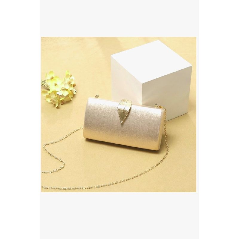 Fashion, accesorii si bijuterii - Femei - Accesorii femei - Genti si rucsacuri femei - Poseta dama eleganta, aurie, cu frunzulita si lantisor auriu, 190x50x100mm - Infinity.ro