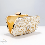 Fashion, accesorii si bijuterii - Femei - Accesorii femei - Genti si rucsacuri femei - Geanta Mica de Dama, Design Elegant, Tip Clutch, cu Aplicatii de Pietre Multicolore si Lantisor, Incapatoare, Aurie - Infinity.ro