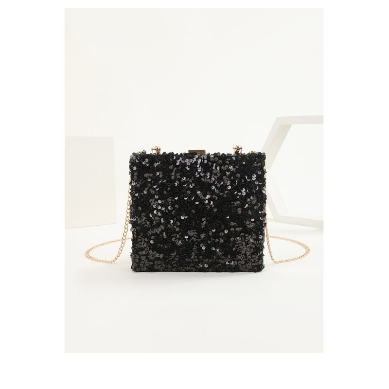 Fashion, accesorii si bijuterii - Femei - Accesorii femei - Genti si rucsacuri femei - Poseta dama, eleganta, cu paiete negre, maner si lantisor auriu, 18x4,5x15,5 cm - Infinity.ro