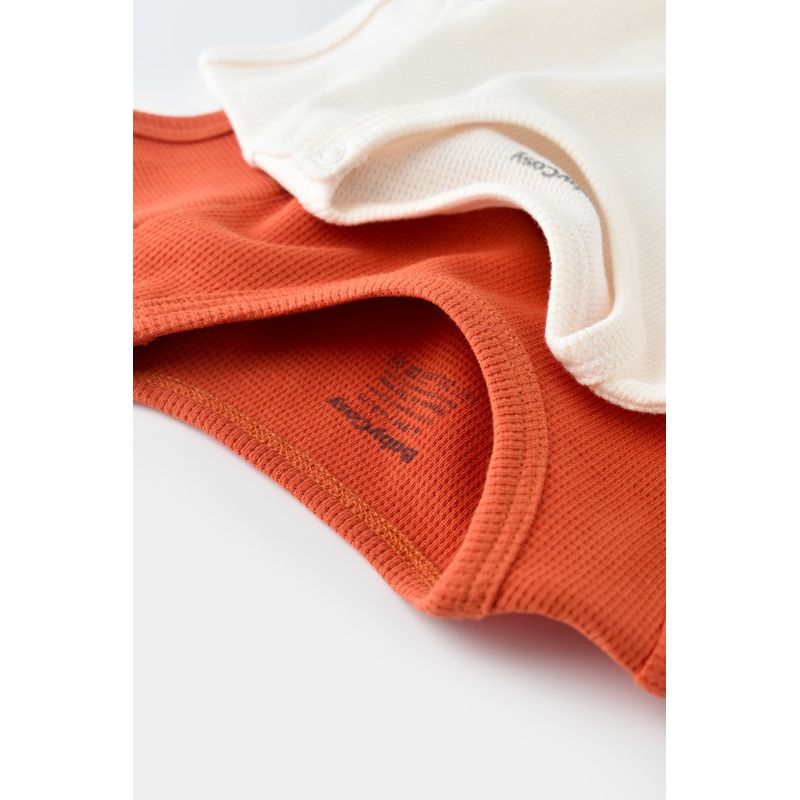 Fashion, accesorii si bijuterii - Copii - Imbracaminte copii - Body-uri copii - Set 2 body-uri bebe unisex -100% bumbac organic - Scortisoara/Ecru, BabyCosy (Marime: 6-9 luni) - Infinity.ro