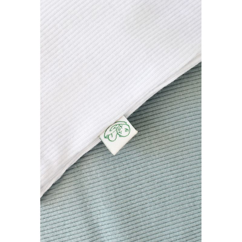 Fashion, accesorii si bijuterii - Copii - Imbracaminte copii - Treninguri si compleuri copii - Set 3 piese: body cu maneca lunga, pantaloni lungi cu botosei si caciulita din bumbac organic si modal - Alb, BabyCosy (Marime: - Infinity.ro