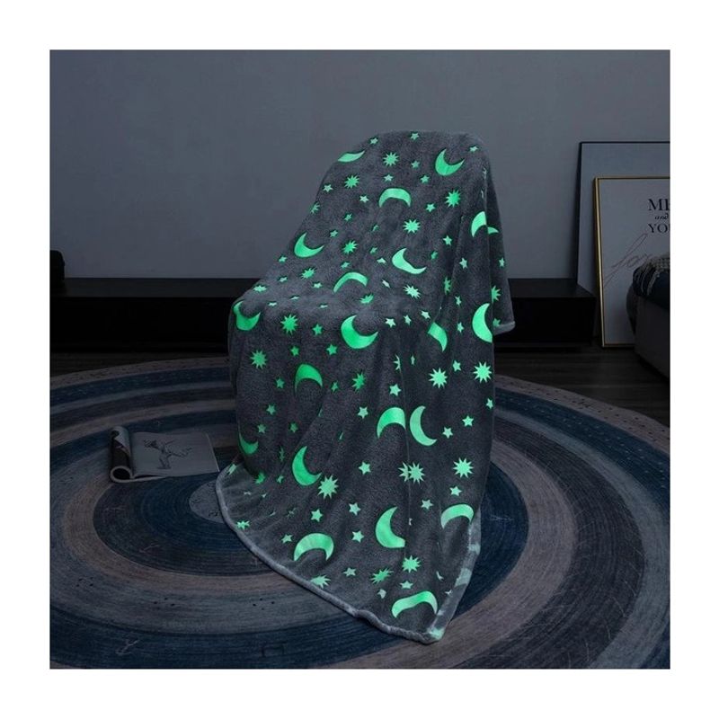 Casa si Gradina - Textile si covoare - Pături și cuverturi - Pături - Patura cu steluta si luna fosforescente, gri, 127 x 152 cm, Glow In The Dark, Vivo, TC294 - Infinity.ro