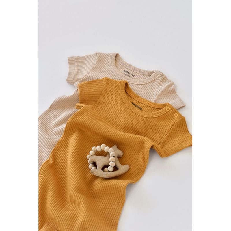 Fashion, accesorii si bijuterii - Copii - Imbracaminte copii - Salopete copii - Set de 2 salopetele cu maneca scurta din bumbac organic si modal - Mustar/ Somon BabyCosy (Marime: 0-3 Luni) - Infinity.ro