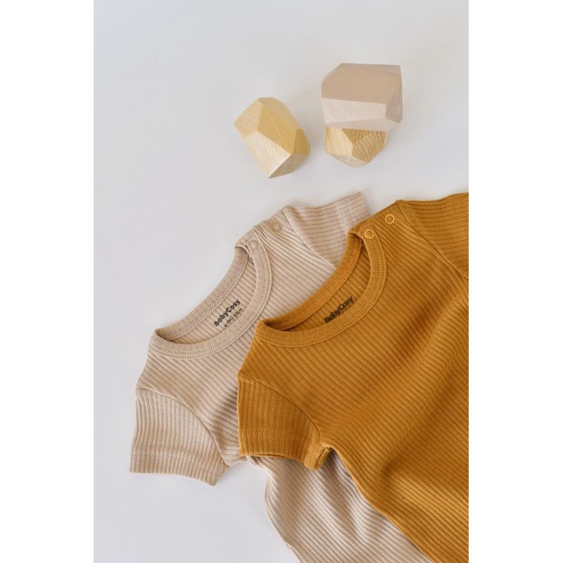 Fashion, accesorii si bijuterii - Copii - Imbracaminte copii - Salopete copii - Set de 2 salopetele cu maneca scurta din bumbac organic si modal - Mustar/ Somon BabyCosy (Marime: 0-3 Luni) - Infinity.ro