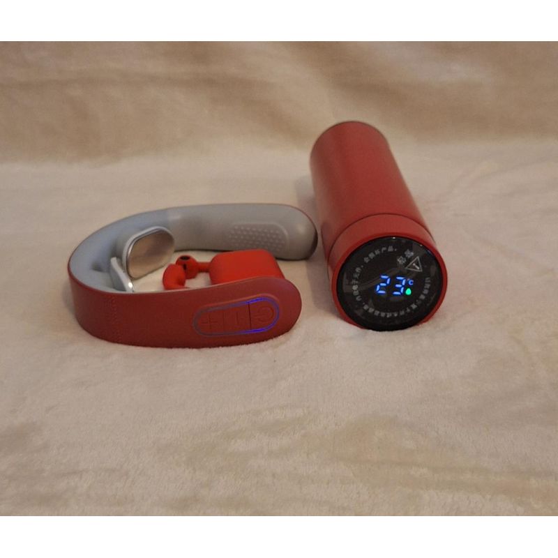 Market - Cadouri - Pachete si cosuri cadou - Cadoul Perfect: Cutie Premium Rosu cu Cana cu Afisaj, Casti WiFi și Aparat de Masaj Cervical – Rasfat si Tehnologie! - Infinity.ro