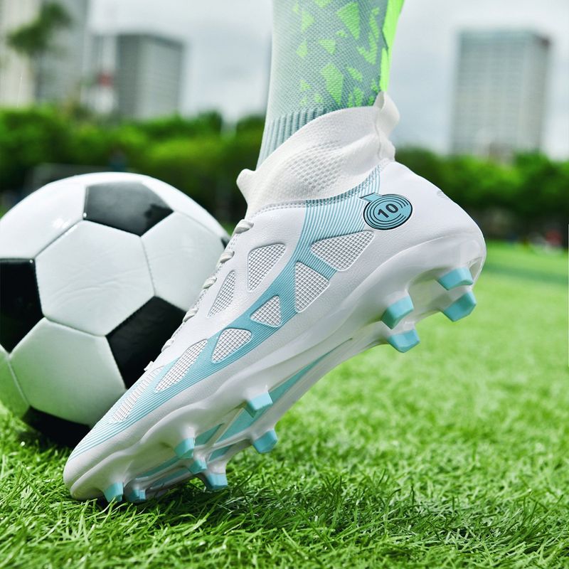 Sport si Outdoor - Echipament Sportiv - Incaltaminte sport - Pantofi sport - Ghete de fotbal MBrands, 8.2 cu glezna, crampoane, culoarea alb 35 - Infinity.ro