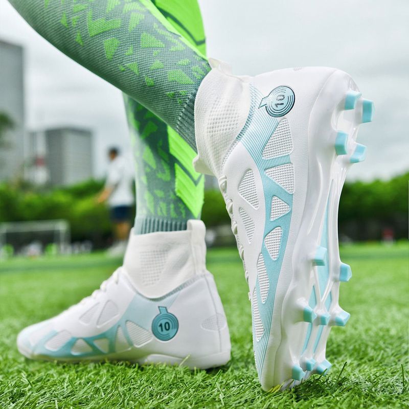 Sport si Outdoor - Echipament Sportiv - Incaltaminte sport - Pantofi sport - Ghete de fotbal MBrands, 8.2 cu glezna, crampoane, culoarea alb 35 - Infinity.ro