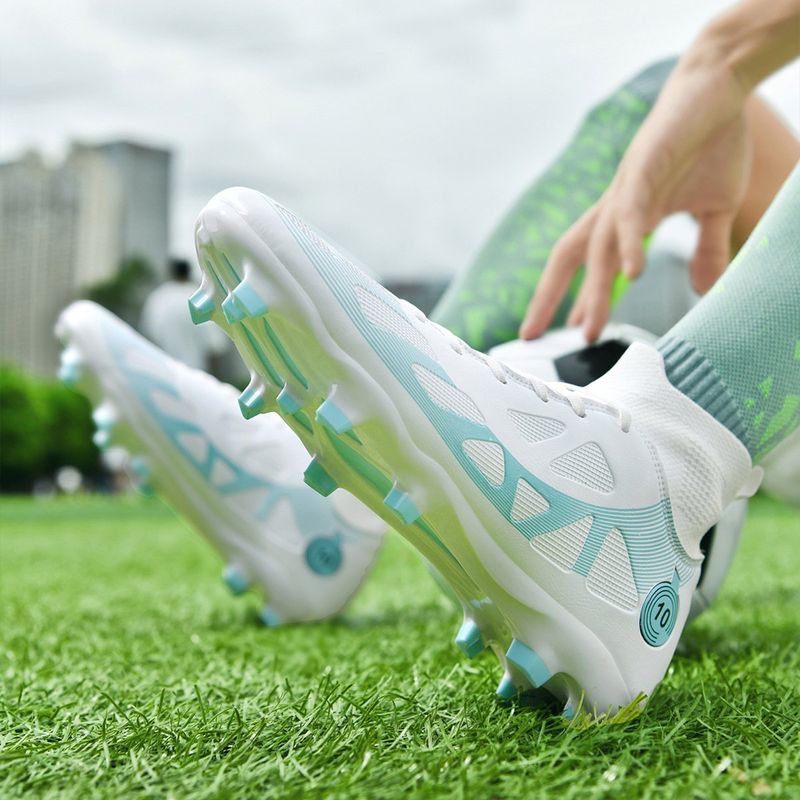 Sport si Outdoor - Echipament Sportiv - Incaltaminte sport - Pantofi sport - Ghete de fotbal MBrands, 8.2 cu glezna, crampoane, culoarea alb 35 - Infinity.ro