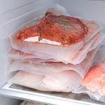 Market - Curatenie si intretinere casa - Produse bucatarie - Pungi si folii alimentare - Pachet 300 Pungi Vidat Gofrate pentru alimente, 90 microni, Neste® - 20 x 35 cm - Infinity.ro