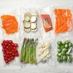 Market - Curatenie si intretinere casa - Produse bucatarie - Pungi si folii alimentare - Pachet 300 Pungi Vidat Gofrate pentru alimente, 90 microni, Neste® - 18 x 30 cm - Infinity.ro