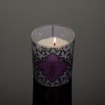 Casa si Gradina - Decoratiuni - Aromaterapie si lumanari - Lumanari si candele - Lumanare parafina decorativa, model ethnic, parfum vanilie, capac lemn, multicolor, 9 x 10.5cm - Infinity.ro