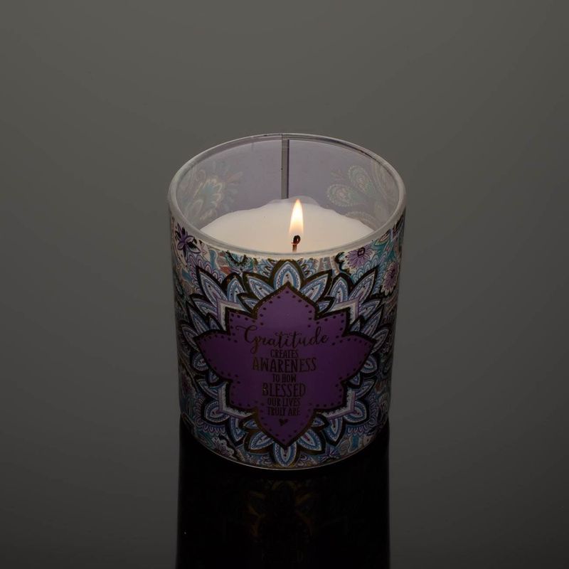 Casa si Gradina - Decoratiuni - Aromaterapie si lumanari - Lumanari si candele - Lumanare parafina decorativa, model ethnic, parfum vanilie, capac lemn, multicolor, 9 x 10.5cm - Infinity.ro