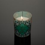 Casa si Gradina - Decoratiuni - Aromaterapie si lumanari - Lumanari si candele - Lumanare parafina decorativa, model ethnic, parfum vanilie, capac lemn, multicolor, 9 x 10.5cm - Infinity.ro