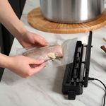 Market - Curatenie si intretinere casa - Produse bucatarie - Pungi si folii alimentare - Pachet 300 Pungi Vidat Gofrate pentru alimente, 90 microni, Neste® - 25 x 50 cm - Infinity.ro