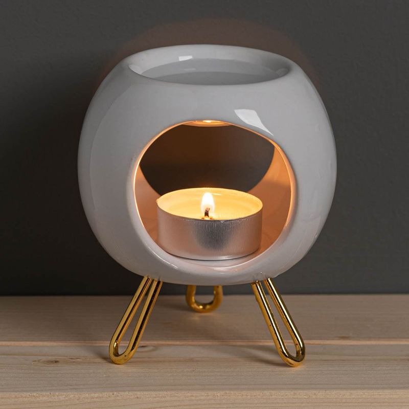 Casa si Gradina - Decoratiuni - Aromaterapie si lumanari - Suporturi lumanari - Suport ulei parfumat ceramic, alb, picioruse aurii, diametru 8.5 cm, inaltime 11 cm - Infinity.ro