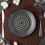 Casa si Gradina/Bucatarie si vesela/Vesela si tacamuri/Farfurii si boluri - Farfurie intinsa portelan, model dungi albe, diametru 19 cm, negru - Infinity.ro