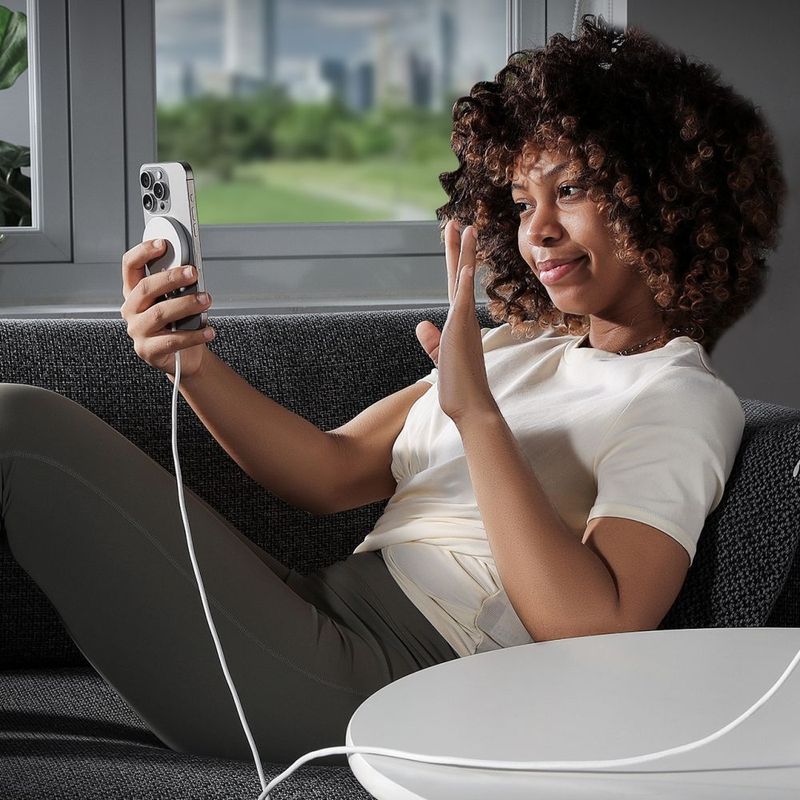 Laptop, Telefoane si Tablete - Telefoane mobile si accesorii - Accesorii Telefoane - Incarcatoare telefoane - Incarcator Wireless Compatibil MagSafe - ESR HaloLock - Argintiu - Infinity.ro