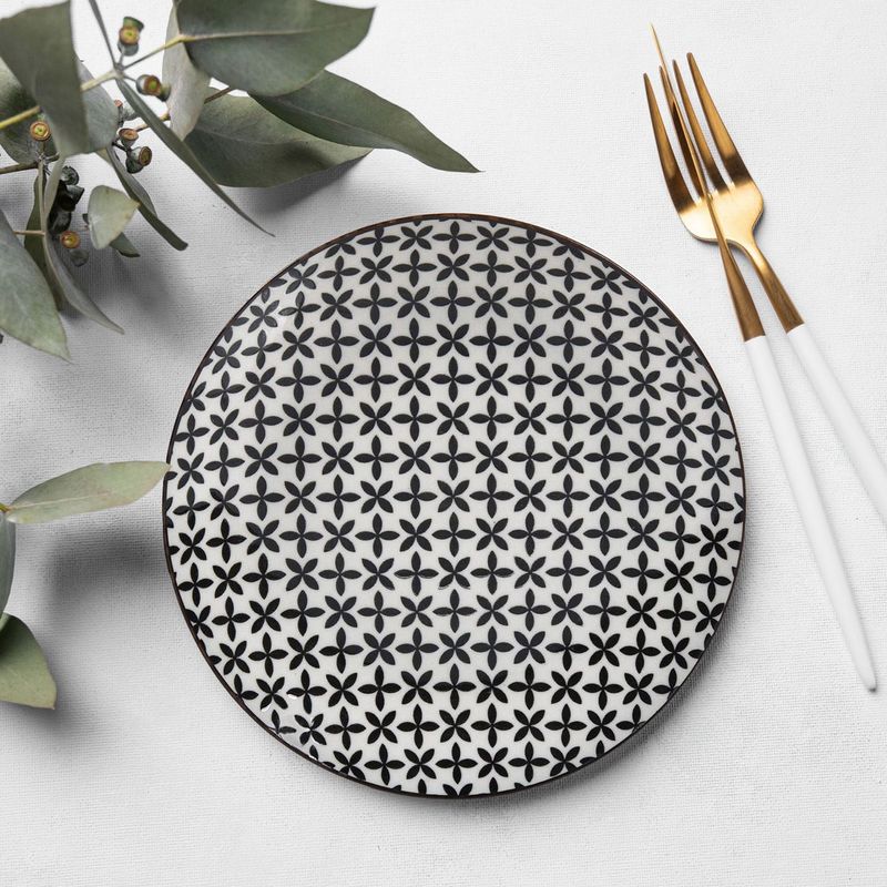 Casa si Gradina - Bucatarie si vesela - Vesela si tacamuri - Farfurii si boluri - Farfurie intinsa, portelan, model flori, alb/negru, 19cm - Infinity.ro