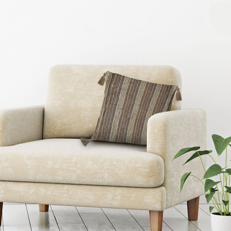 Casa si Gradina - Textile si covoare - Lenjerii de pat - Fete de perna - Fata de perna decorativa, model cu dungi si ciucuri, maro, 43 x 42cm - Infinity.ro