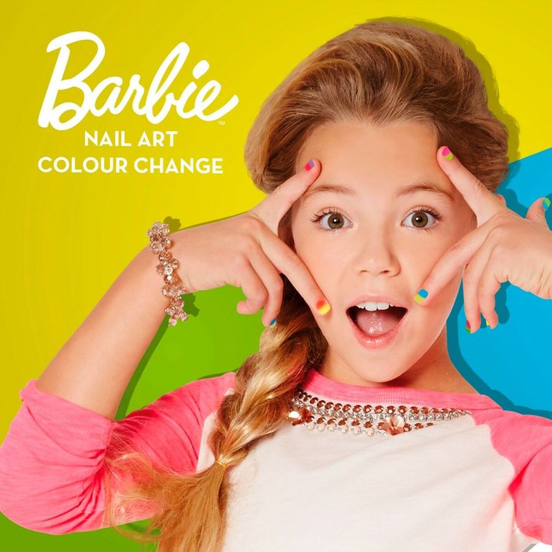 Casa si Gradina - Decoratiuni - Decoratiuni petrecere - Masti si costume carnaval - Kit to create Makeup Barbie Studio Color Change Lac de unghii 15 Piese - Infinity.ro