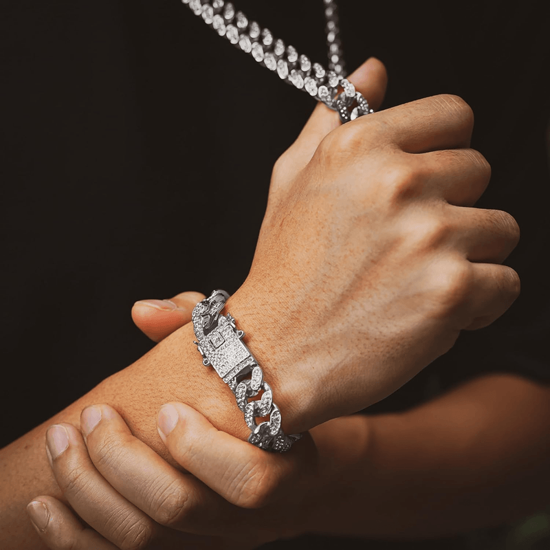 Fashion, accesorii si bijuterii - Barbati - Bijuterii barbati - Alte bijuterii barbati - Set Cuban Silver Iced Out , unisex , fabricate din inox, colier 50 cm , bratara 20 cm - Infinity.ro