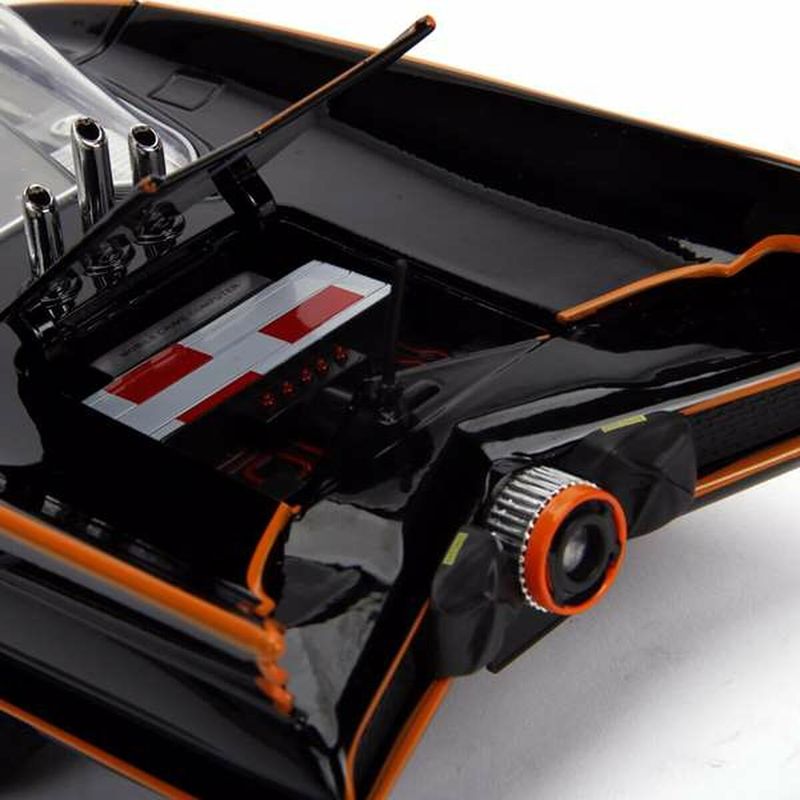 Jucarii, Copii si Bebe - Jucarii si jocuri - Figurine - Playset Batman Batmóvil 1966 Classic 3 Piese Lumina 17 cm - Infinity.ro