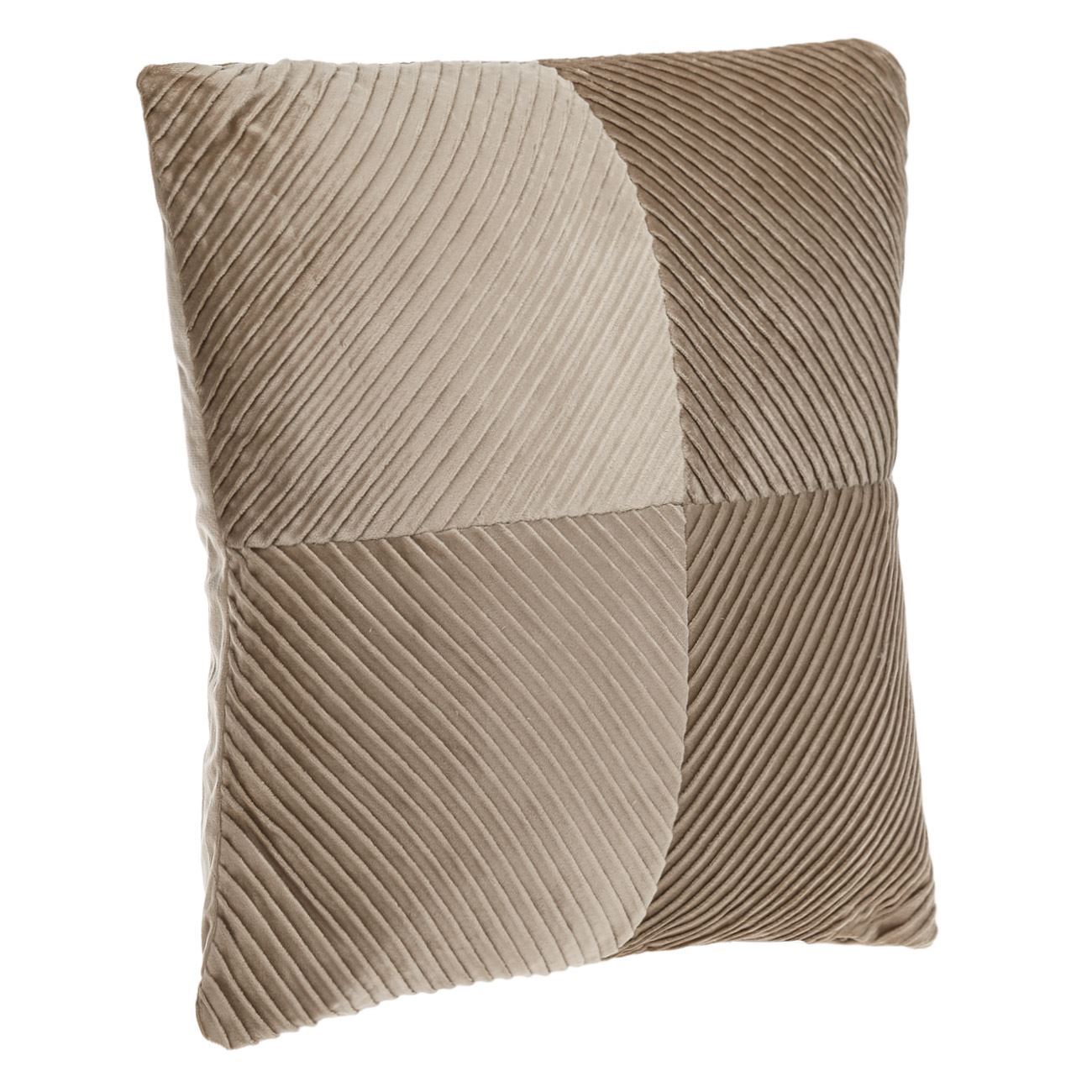 Perna decorativa, velvet, model dungi reliefate, culoare taupe, dimensiuni 45 x 45 cm