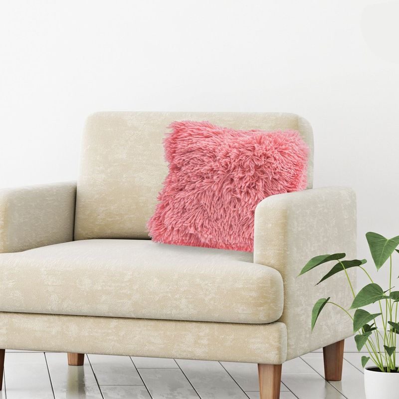 Casa si Gradina - Textile si covoare - Perne si pilote - Perne decorative - Perna decorativa shaggy, imitatie blana, roz, 25 x 25cm - Infinity.ro