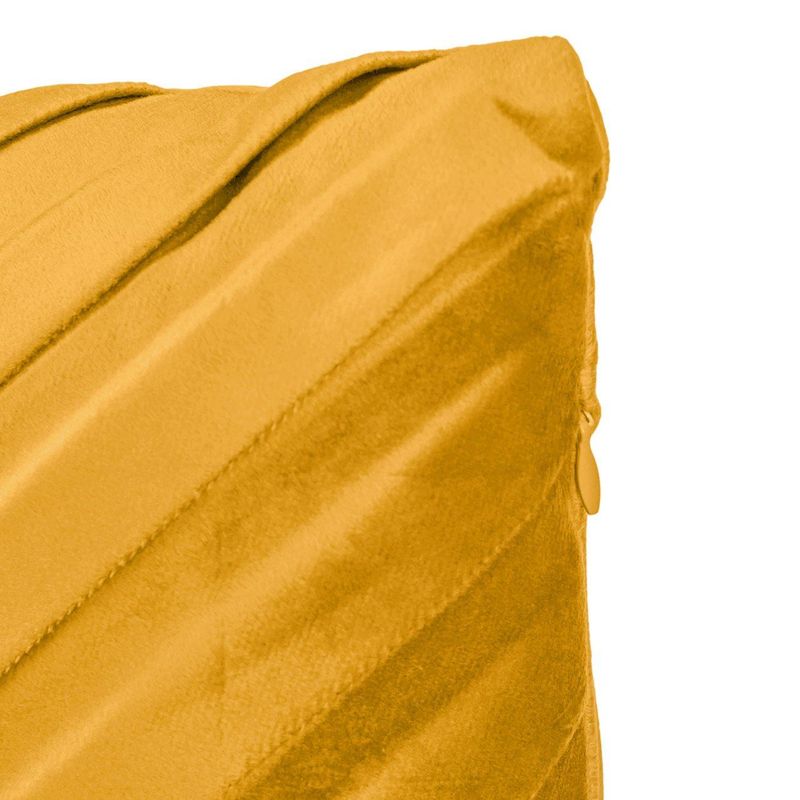 Casa si Gradina - Textile si covoare - Perne si pilote - Perne decorative - Perna decorativa, velvet, dungi reliefate, culoare galben mustar, dimensiune 50x 30cm - Infinity.ro