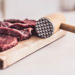 Casa si Gradina - Bucatarie si vesela - Ustensile bucatarie - Polonice, linguri si clesti de bucatarie - Ciocan carne, lemn, 29 cm, cap metalic, culoare naturala - Infinity.ro