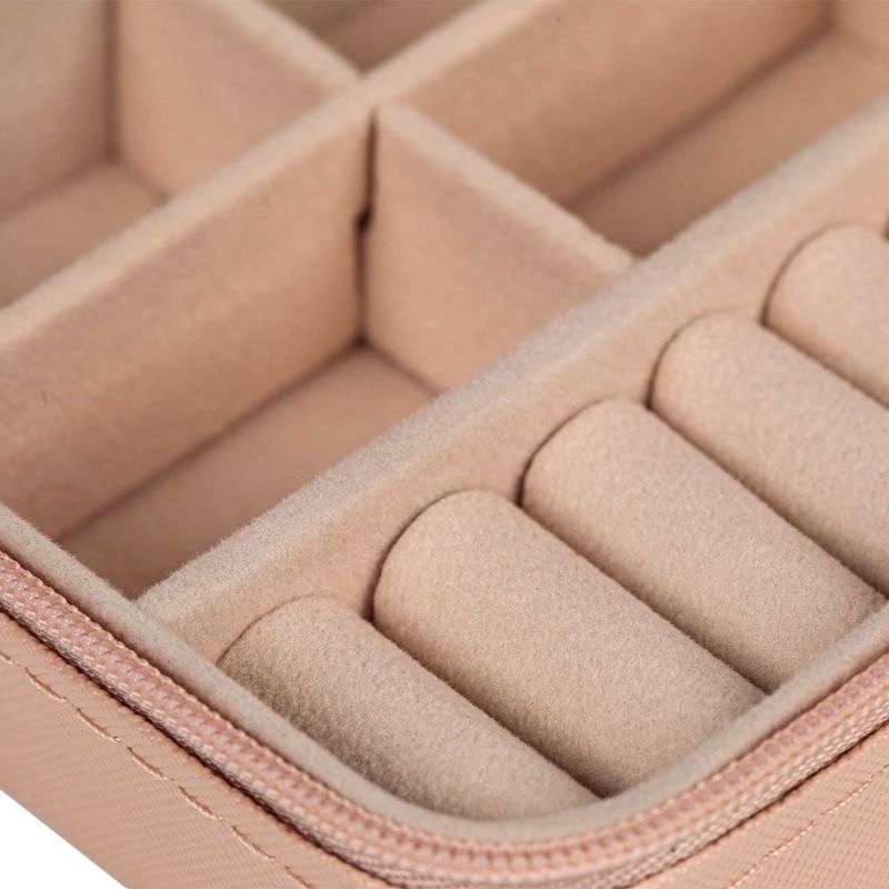 Fashion, accesorii si bijuterii - Femei - Bijuterii femei - Cutii bijuterii - Cutie organizator bijuterii, model fermoar, compartimente catifea, culoare roz nude, dimensiuni 10x 10x 5cm - Infinity.ro