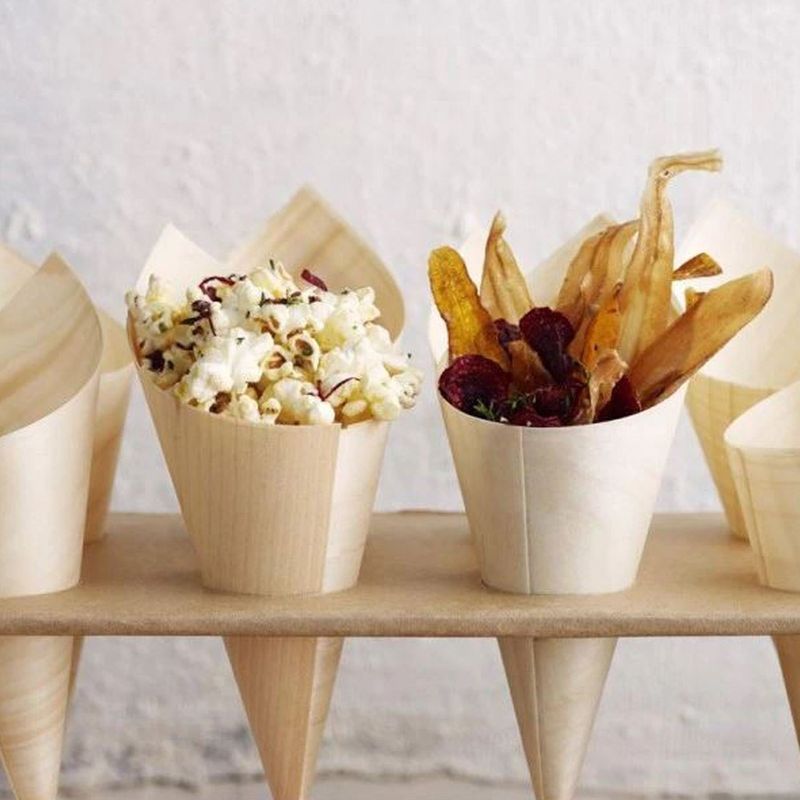 Casa si Gradina - Decoratiuni - Decoratiuni petrecere - Accesorii pentru petrecere - Set cornete lemn, 6 bucati, 18 cm, prietenos cu mediul, ideale pentru gustari - Infinity.ro
