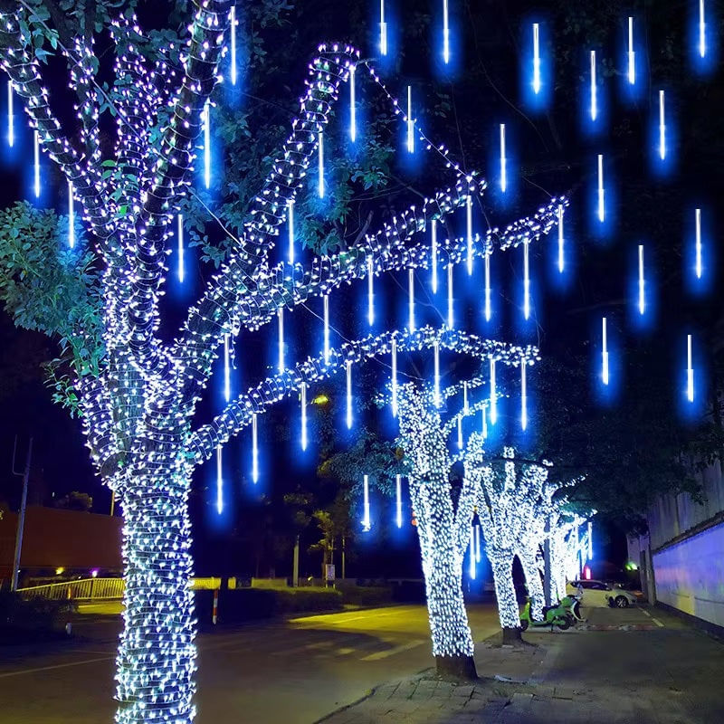 Casa si Gradina - Corpuri si surse de iluminat - Iluminat exterior - Instalatii luminoase exterior - Set cu 3 Instalatii Luminoase Craciun cu 8 Meteori, 4m Lungime Instalatie, 30 cm Lungime Meteor - Infinity.ro