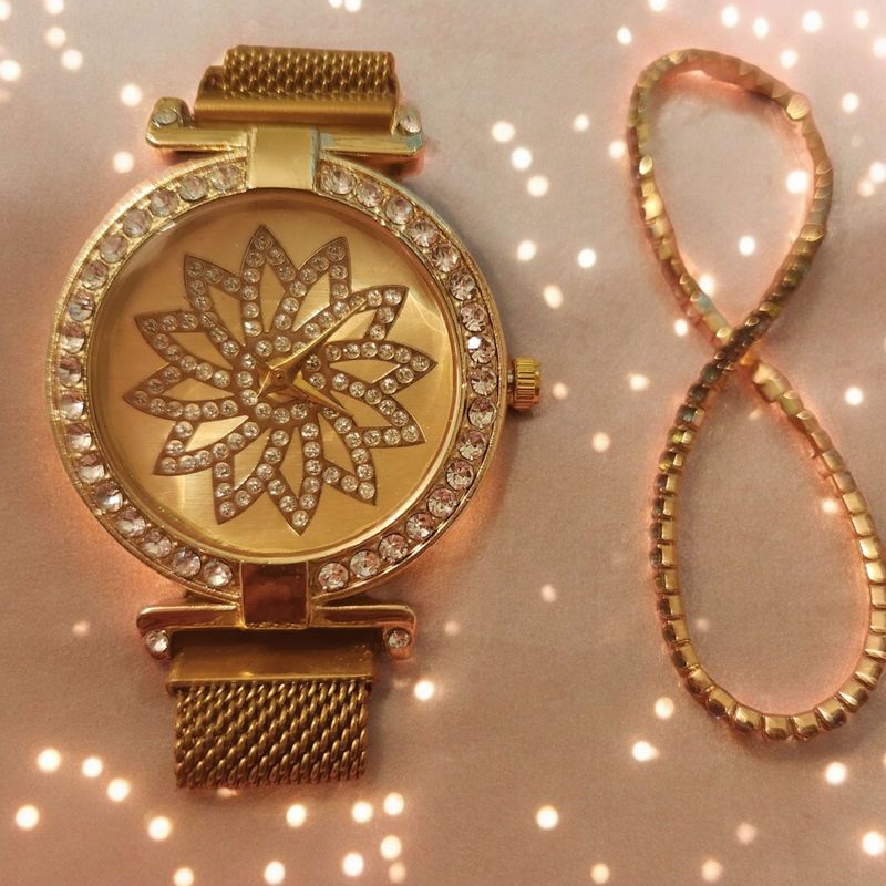 Fashion, accesorii si bijuterii - Femei - Bijuterii femei - Ceasuri femei - Set ceas casual de dama cu bratara inclusa, mecanism quartz, display analog, bratara aurie, inchidere magnetica - Infinity.ro