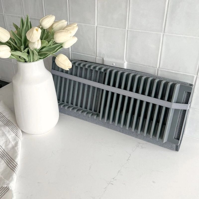 Casa si Gradina - Bucatarie si vesela - Organizare si depozitare bucatarie - Scurgator vase - Scurgator de vase si tacamuri pliabil, cu covoras absorbant din microfibra - Infinity.ro
