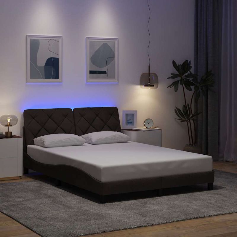 Casa si Gradina - Mobilier - Paturi si accesorii - Paturi - Cadru de pat cu LED fara saltea tesatura maro inchis 120x200 cm - Infinity.ro