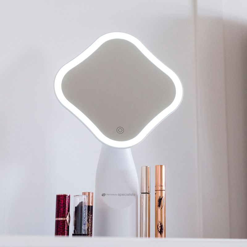 Ingrijire personala si Cosmetice - Machiaj - Oglinzi cosmetice - Oglinda cosmetica RIO MMIF, iluminare LED in inel, rotire 360°, control tactil, 3 setari, autonomie 4 ore, alb - Infinity.ro