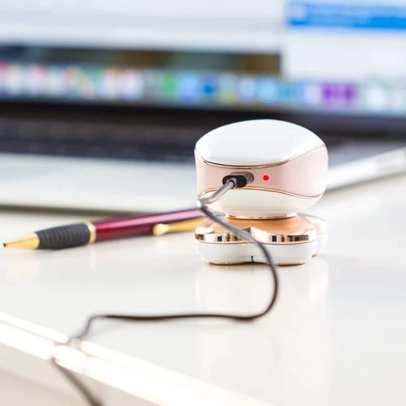 Ingrijire personala si Cosmetice - Aparate & accesorii ingrijire personala - Aparate de ras si tuns - Aparate de ras electrice - Aparat electric de ras pentru femei Flawless Legs, fara fir, cu LED, 9x6x5.5cm, Alb-Rose-Gold - Infinity.ro