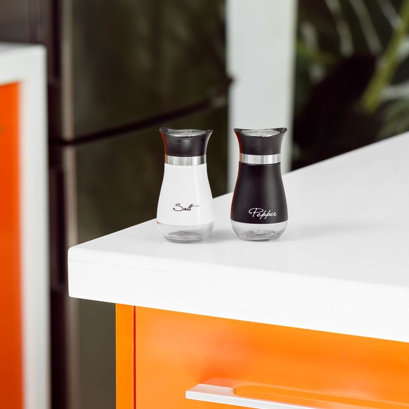 Casa si Gradina - Bucatarie si vesela - Ustensile bucatarie - Rasnite si dozatoare condimente - Pipernita sticla, model cu imprimeu "pepper", culoare negru, capacitate 120ml - Infinity.ro