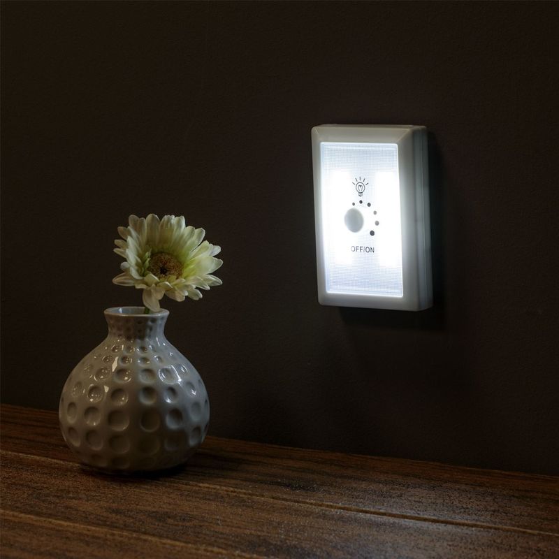 Casa si Gradina - Corpuri si surse de iluminat - Becuri si tuburi neon - Becuri - Lumina led reglabila, magnet, 7.5 x 11 cm, alb, baterii incluse - Infinity.ro