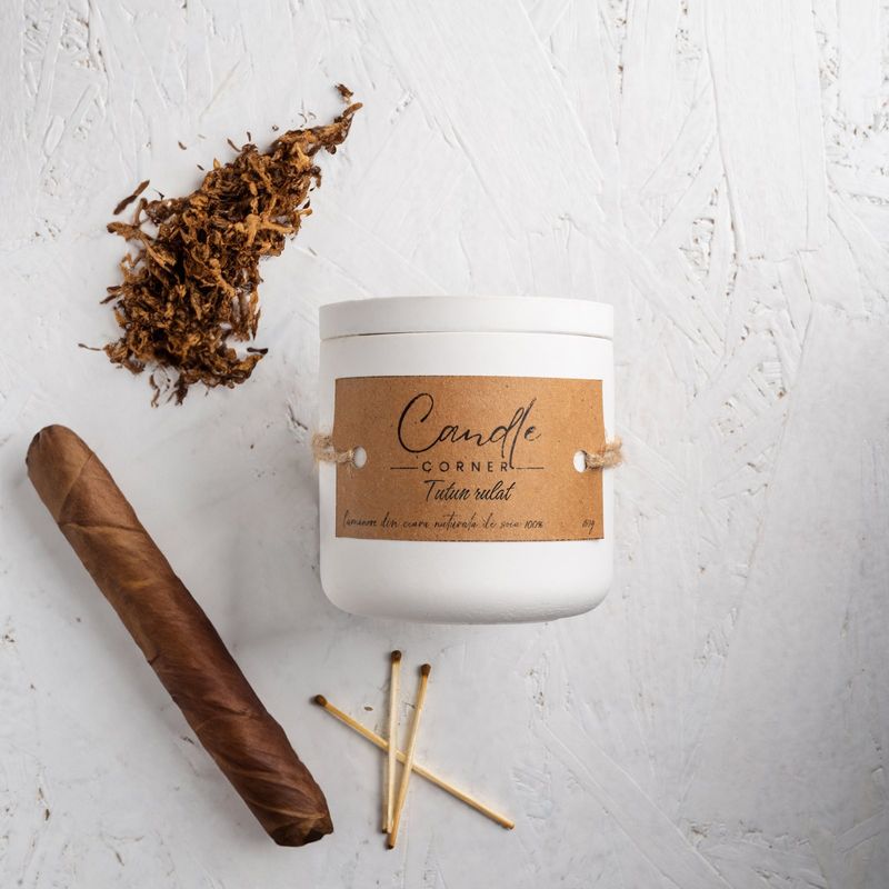 Casa si Gradina - Decoratiuni - Aromaterapie si lumanari - Lumanari si candele - Set lumanare parfumata, suport lumanare, accesoriu elegant pentru stins lumanarea si foarfeca de taiat fitil lumanare - Infinity.ro