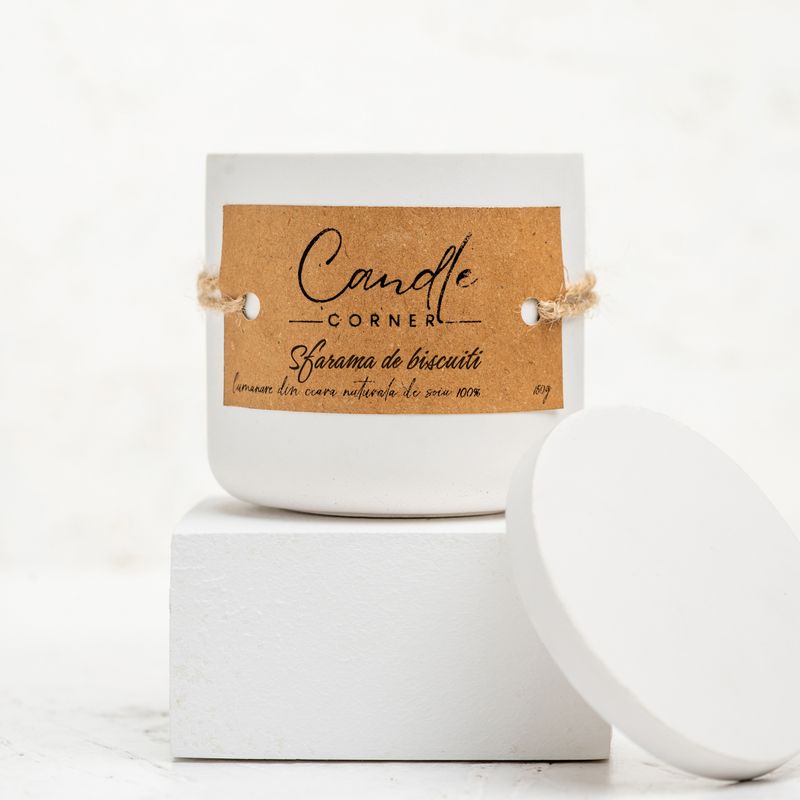 Casa si Gradina - Decoratiuni - Aromaterapie si lumanari - Lumanari si candele - Lumanare parfumata handmade din ceara naturala de soia 100%, aroma Sfarama de biscuiti, Recipient ceramic, 150 g - Infinity.ro