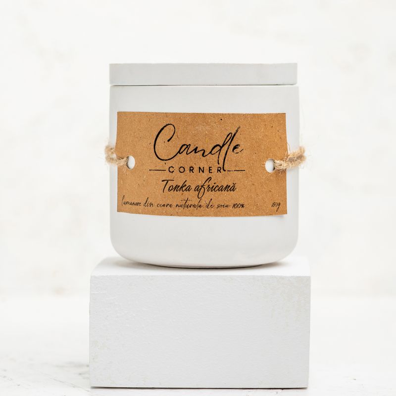 Casa si Gradina - Decoratiuni - Aromaterapie si lumanari - Lumanari si candele - Lumanare parfumata handmade din ceara naturala de soia 100%, aroma Tonka africana, Recipient ceramic, 150 g - Infinity.ro