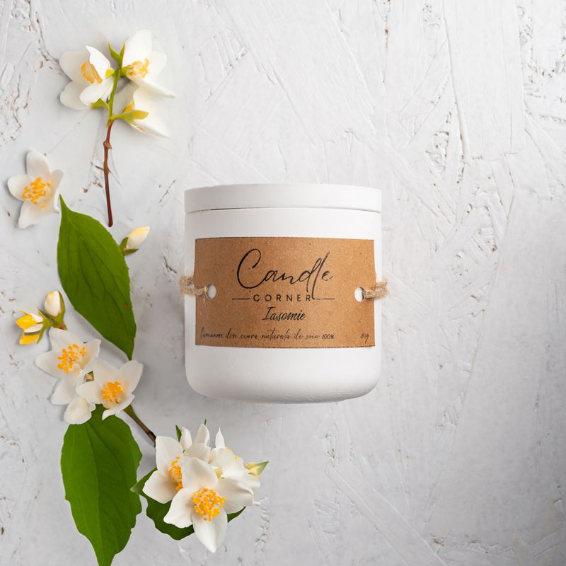 Casa si Gradina - Decoratiuni - Aromaterapie si lumanari - Lumanari si candele - Set lumanare parfumata, suport lumanare, accesoriu elegant pentru stins lumanarea si foarfeca de taiat fitil lumanare - Infinity.ro