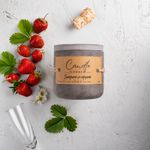 Casa si Gradina - Decoratiuni - Aromaterapie si lumanari - Lumanari si candele - Lumanare parfumata handmade din ceara naturala de soia 100%, aroma Sampanie si capsuni, Recipient ceramic, 150 g - Infinity.ro