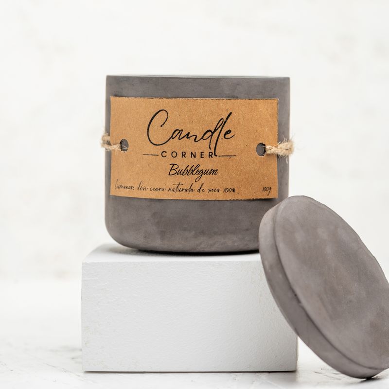 Casa si Gradina - Decoratiuni - Aromaterapie si lumanari - Lumanari si candele - Lumanare parfumata handmade din ceara naturala de soia 100%, aroma de Bubblegum, Recipient, 150 g - Candle Corner - Infinity.ro