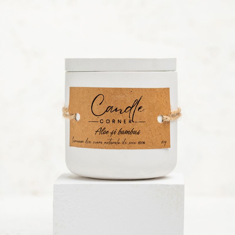 Casa si Gradina - Decoratiuni - Aromaterapie si lumanari - Lumanari si candele - Lumanare parfumata handmade din ceara naturala de soia 100%, aroma Aloe si bambus, Recipient ceramic alb, 150 g - Infinity.ro